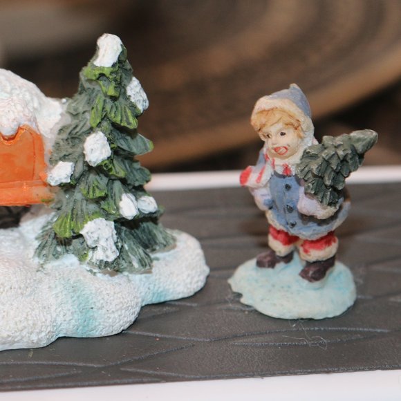 Large pieces CHRISTMAS VILLAGE Figurine Lot People Accessories figures lot #2 - Picture 5 of 9